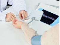 乳腺癌高风险的绝经前女性还可能会选择接受预防性卵巢切除术